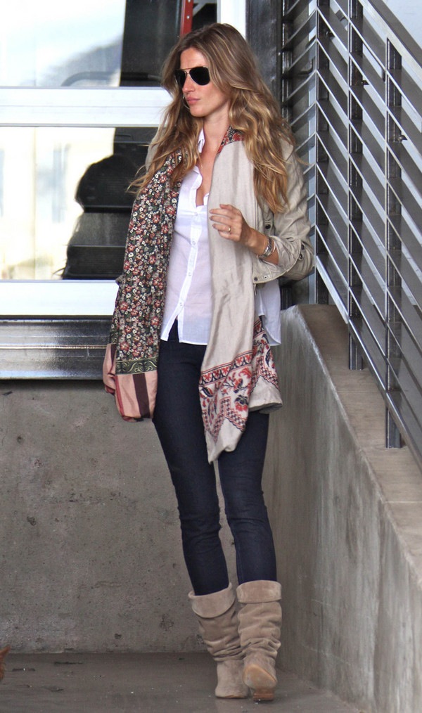 Parlez-Vous English? Watch Fránçois & The Atlas Mountains' 'City Kiss' Music Video!