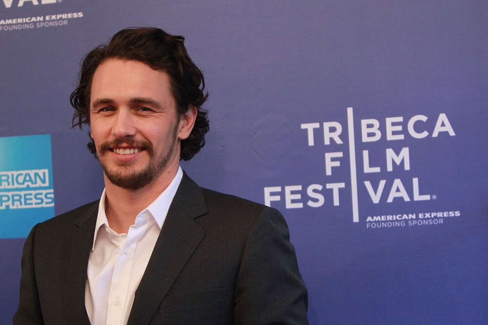 Kit Harington "Game of Thrones" Wardrobe Malfunction as Jon Snow Video