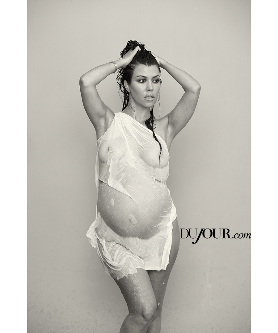 kourtney kardashian naked pregnant