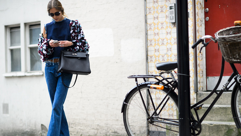 Texting Vs. Real Life: Why Do Men Communicate Differently Online?