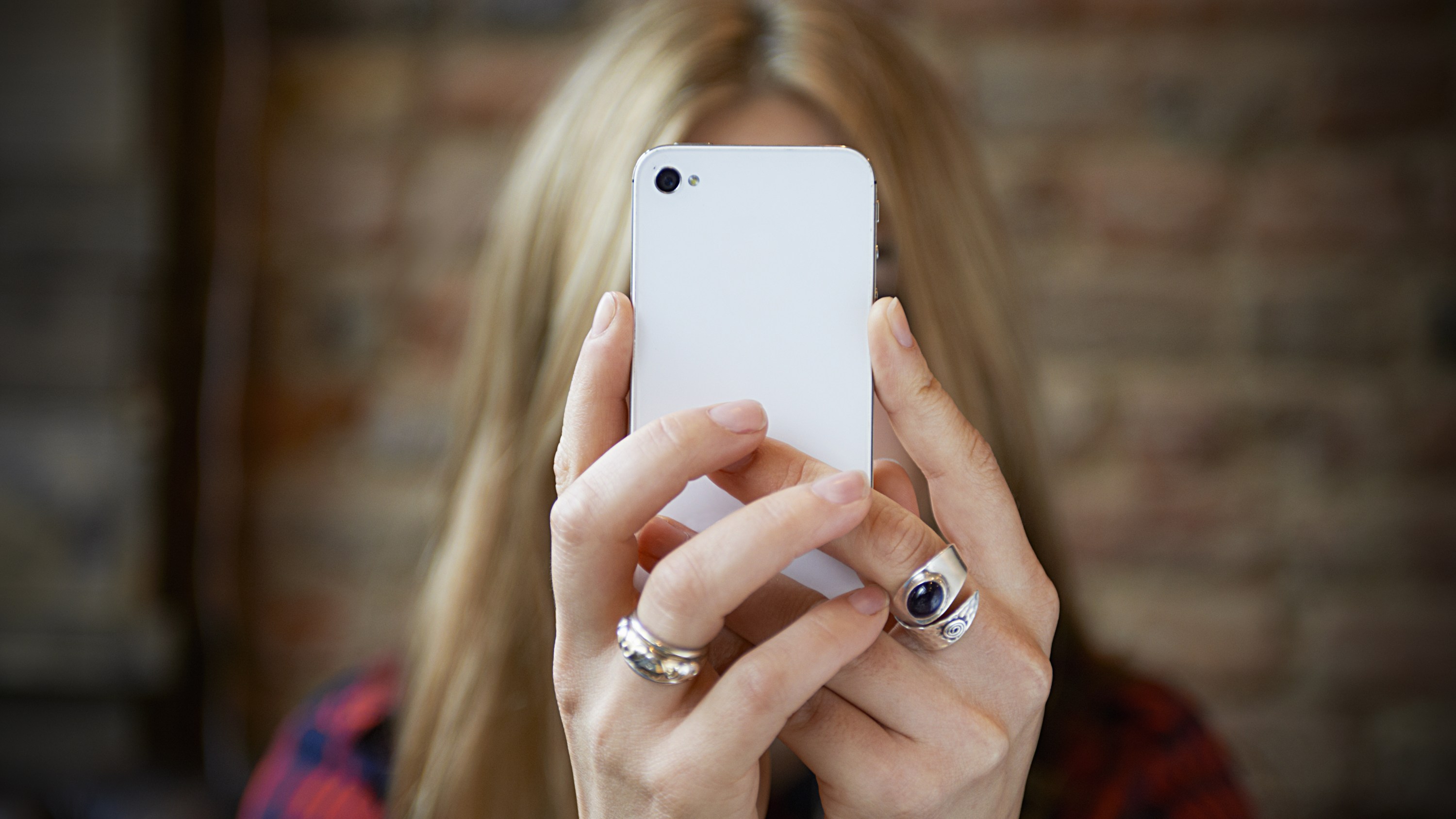 Selfies Increasing Plastic Surgery Requests in People Under 30