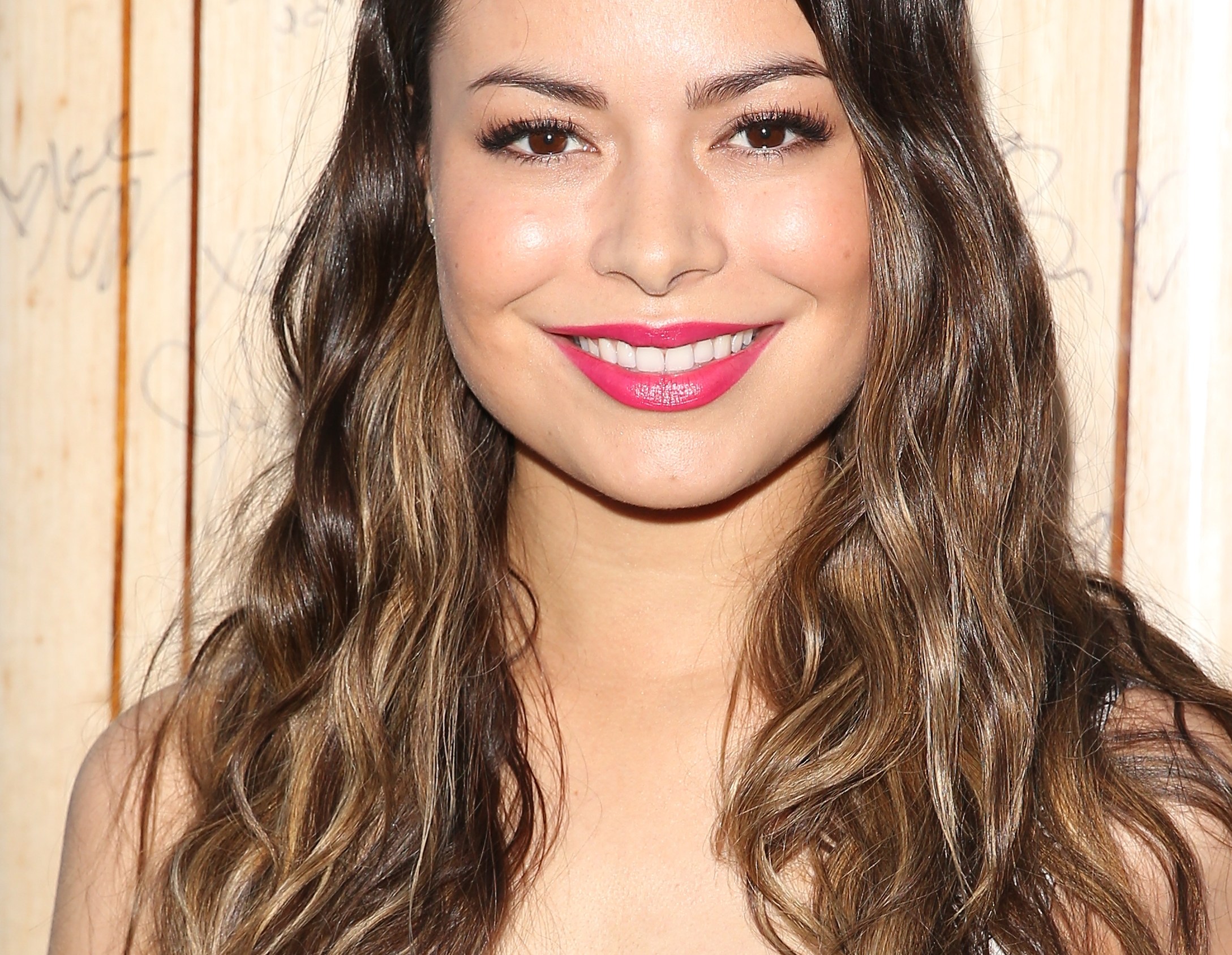 Miranda Cosgrove on Selfies, Makeup, and More