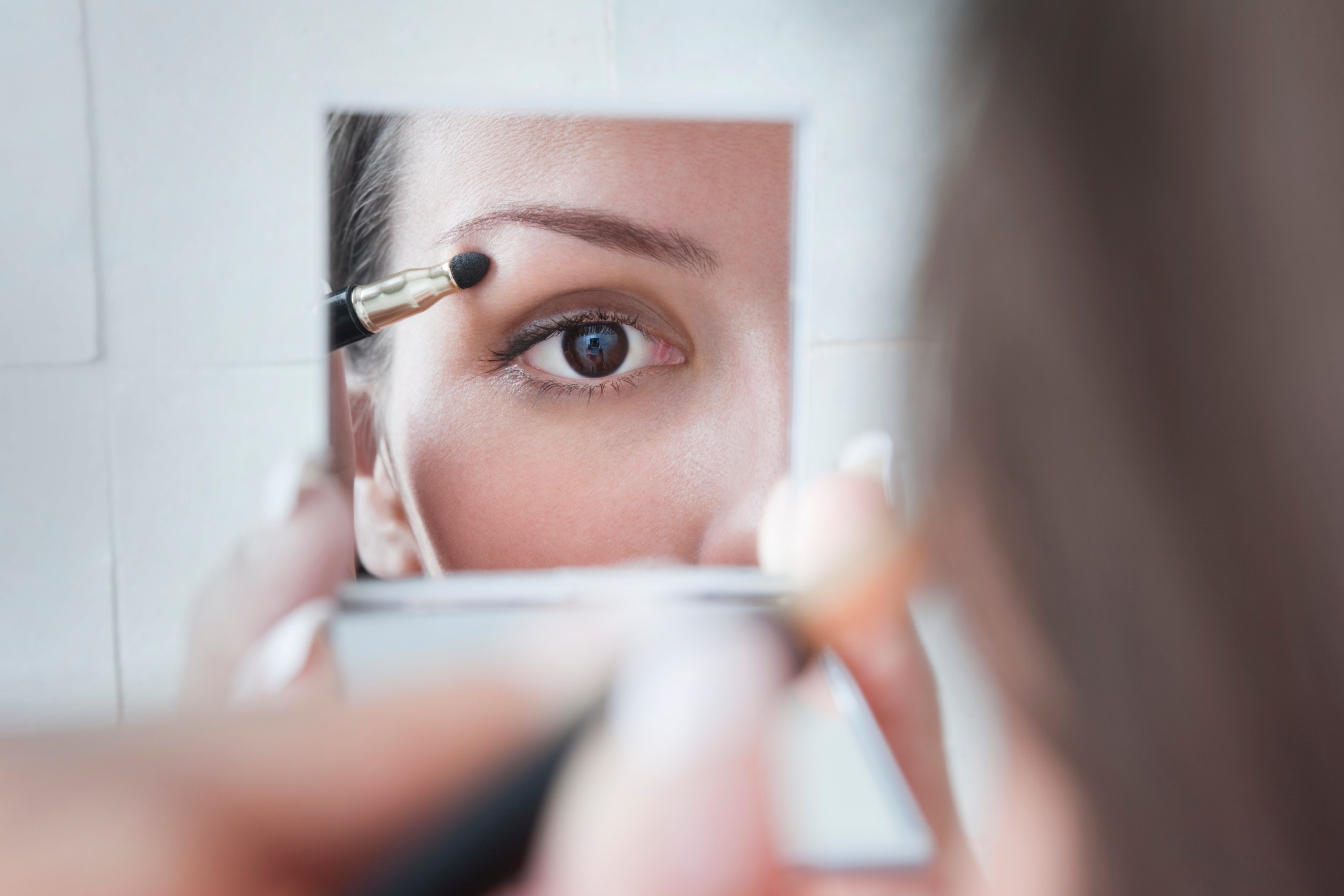 How to Style Hair Without Heat in the Summer