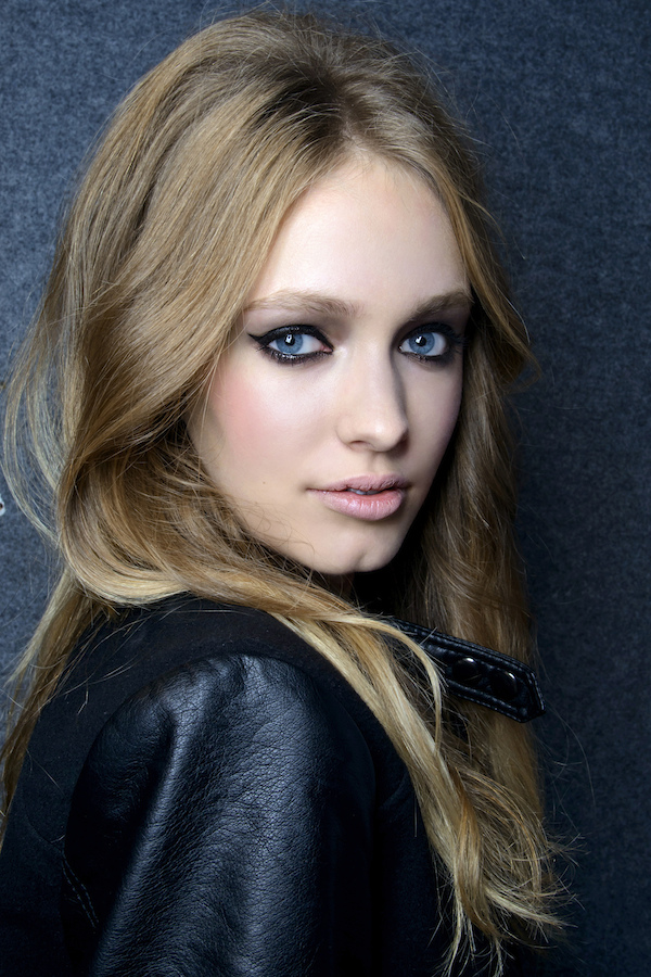 How to Apply Bronzer the RIGHT Way: Video