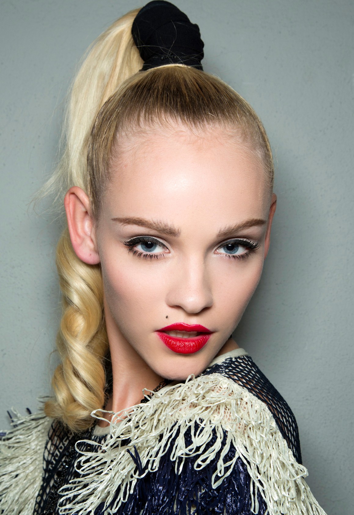 How to Wear a Scrunchie and Look Cool