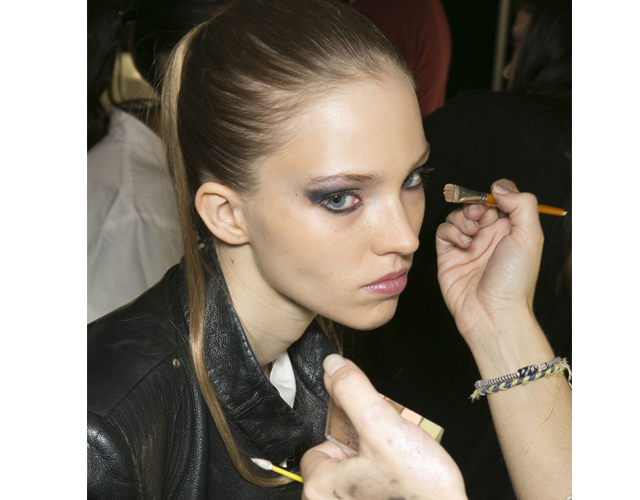 The Right Way to Cover Up Dark Circles