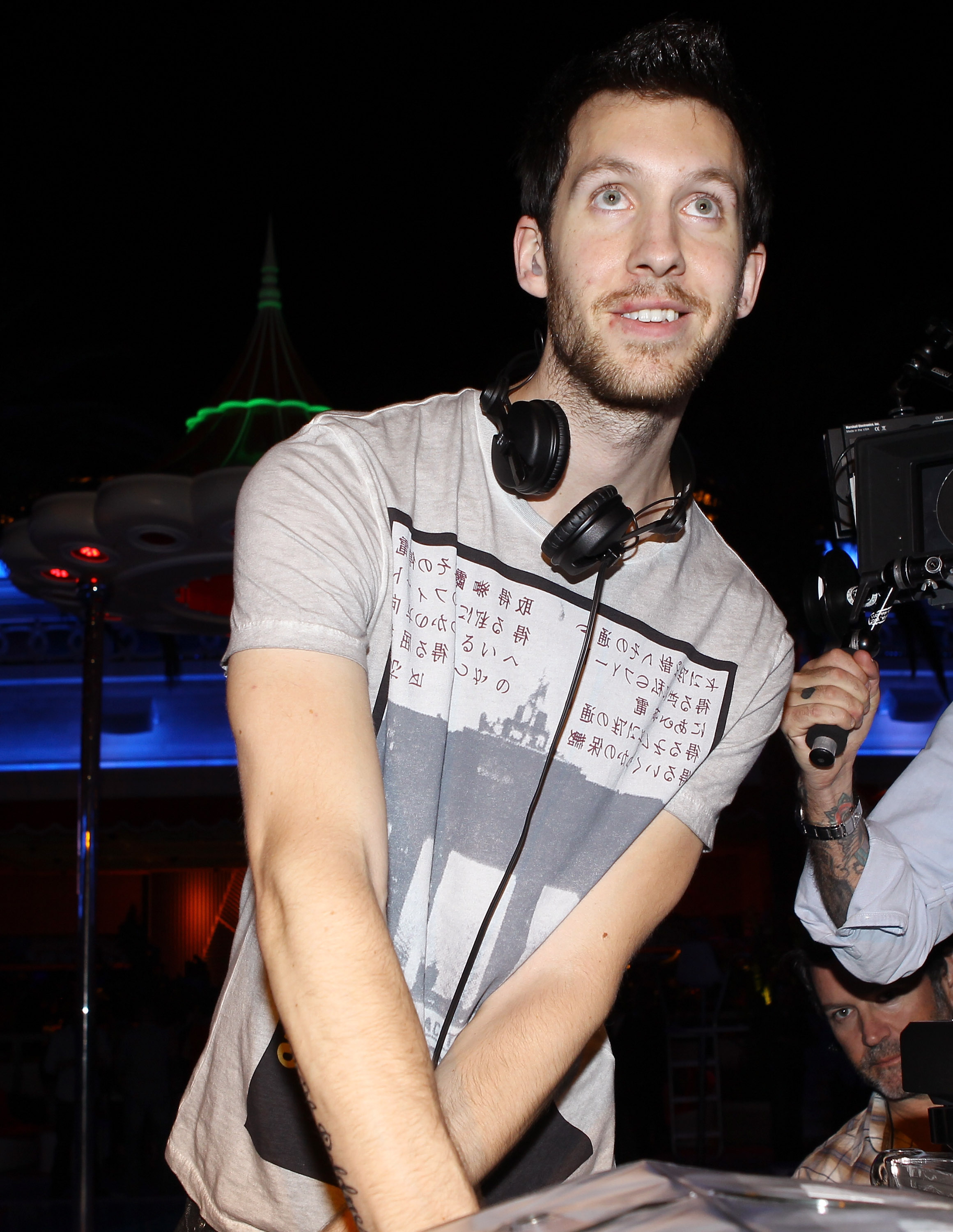 LAS VEGAS, NV - APRIL 02: DJ Calvin Harris performs at Surrender Nightclub held at Encore on April 2, 2011 in Las Vegas, Nevada. (Photo by Michael Tran/WireImage)