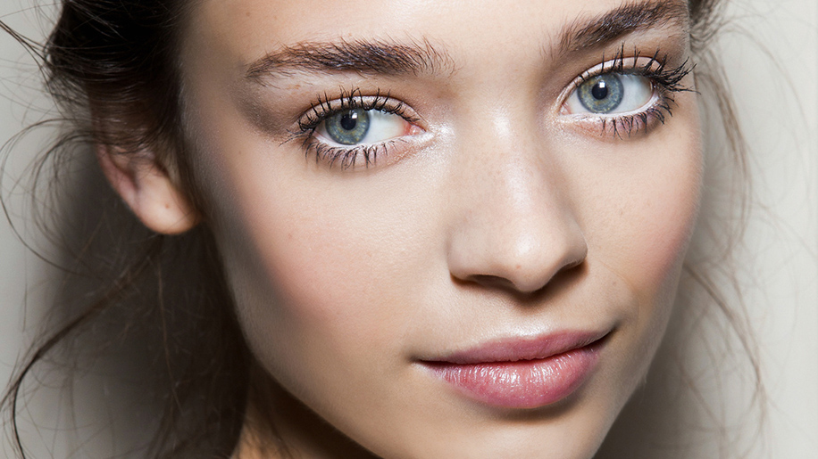 model-with-glowing-skin-hp