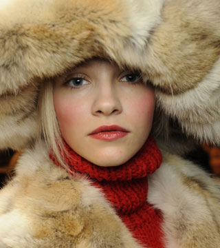 How Wear Emerald On Your Eyes