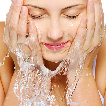 8 All Natural Sunscreens to Try This Summer