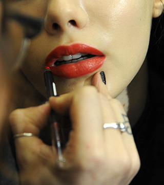 How Find the Right Lipstick Formula You