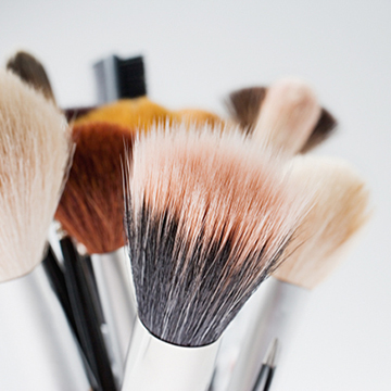 The Difference Between Natural and Synthetic Makeup Brushes