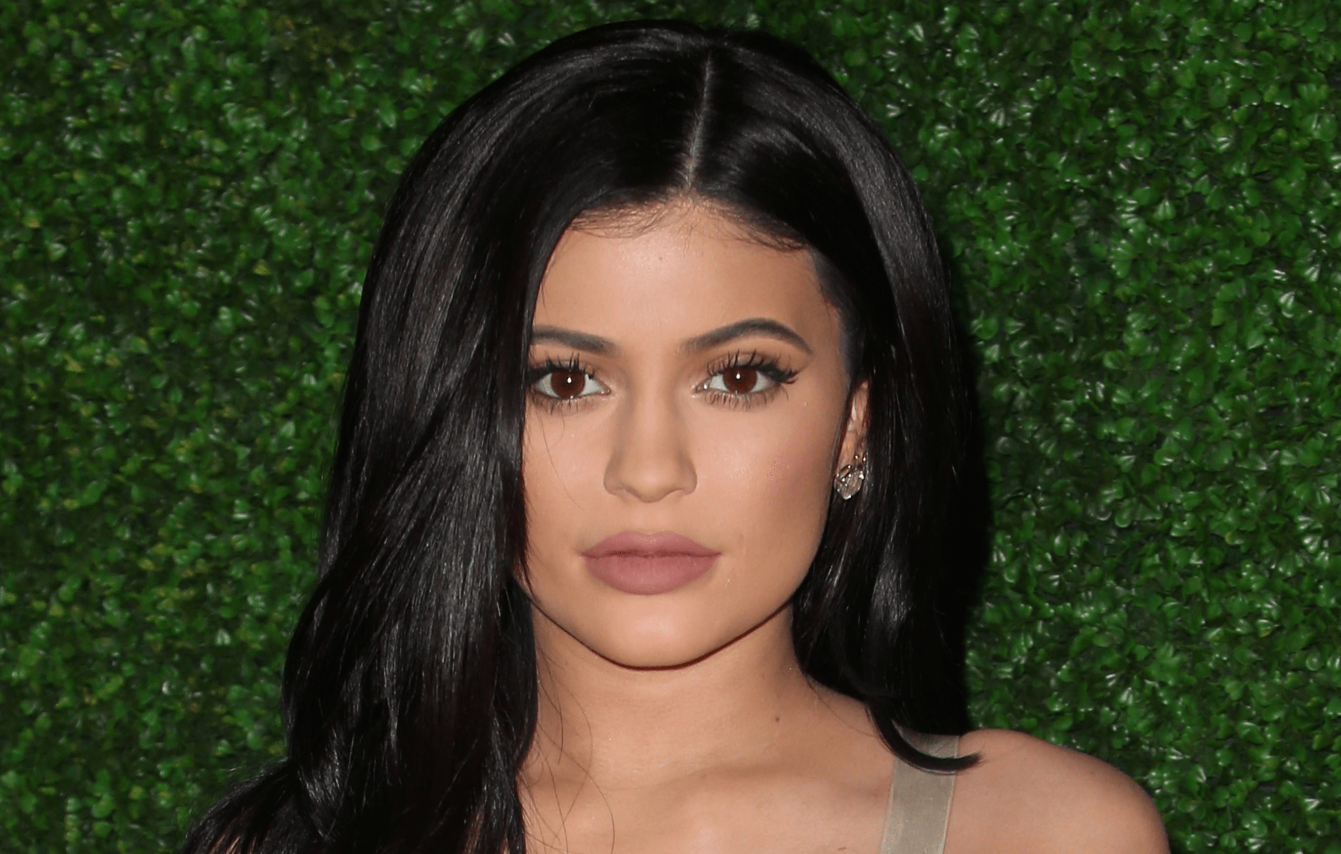 Kylie Jenner's Sneaker-Styling Secrets Are on Point