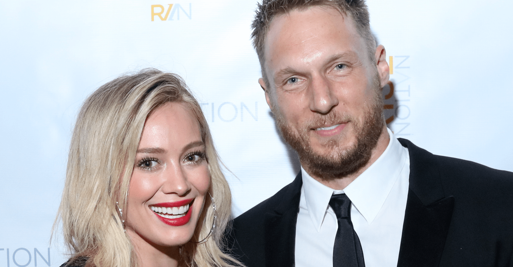 Hilary Duff Goes Makeup-Free While Shopping for a Christmas Tree in L.A.