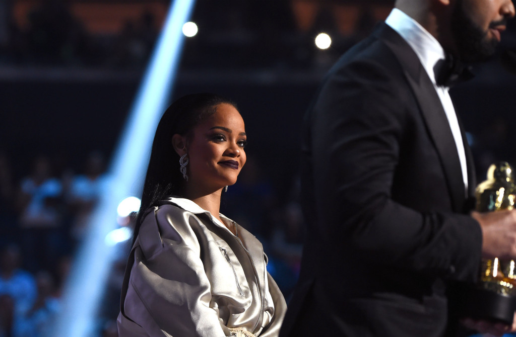 NEW YORK, NY - AUGUST 28: Drake presents the Video Vanguard award to Rihanna onstage during the 2016 MTV Music Video Awards at Madison Square Gareden on August 28, 2016 in New York City. (Photo by Larry Busacca/MTV1617/Getty Images for MTV)