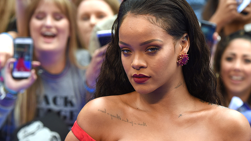Rihanna Accused of Photoshop Fail for This Selfie