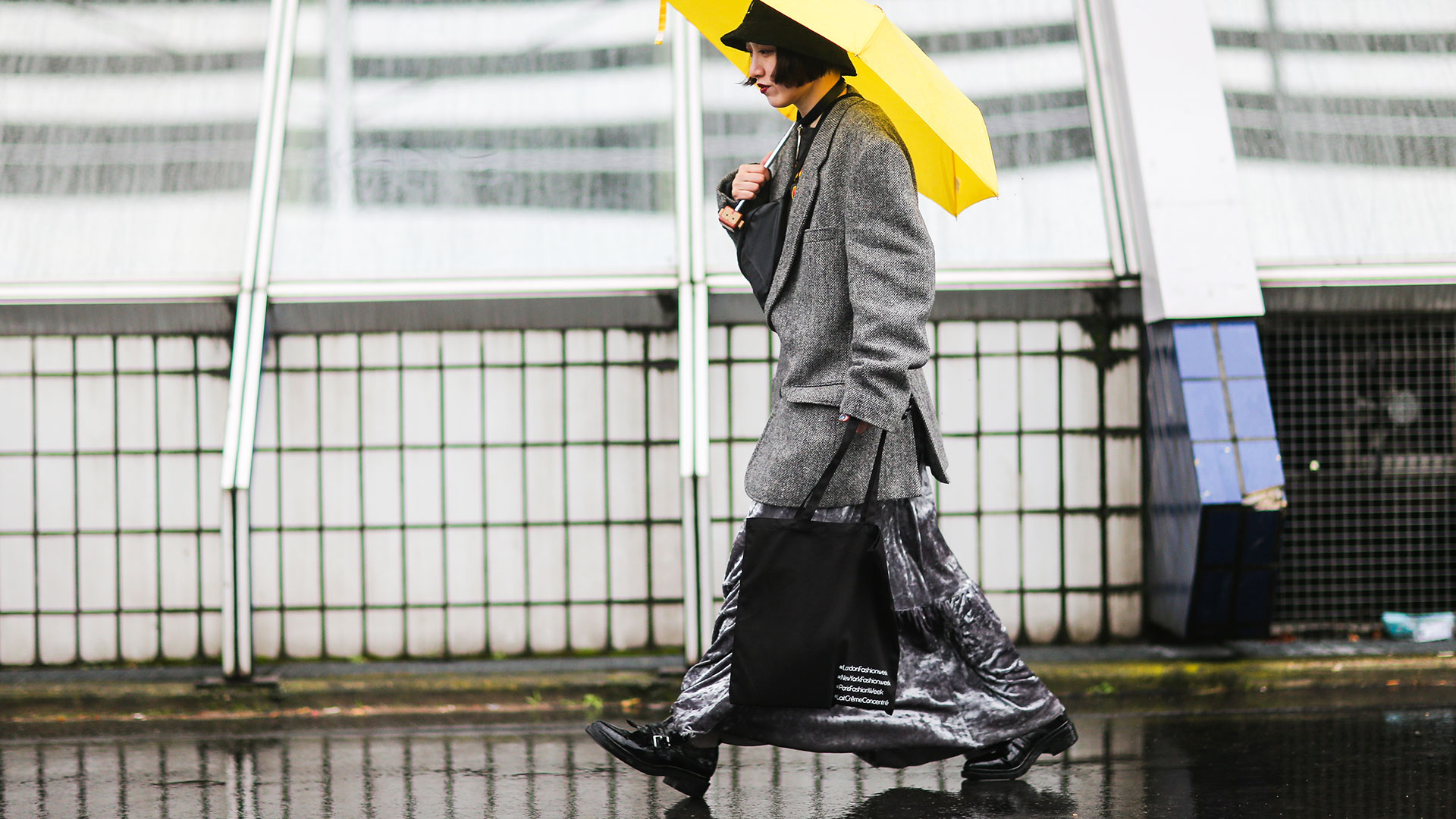 STYLECASTER | Rainy Day Outfit Ideas | Stylish Waterproof Shoes