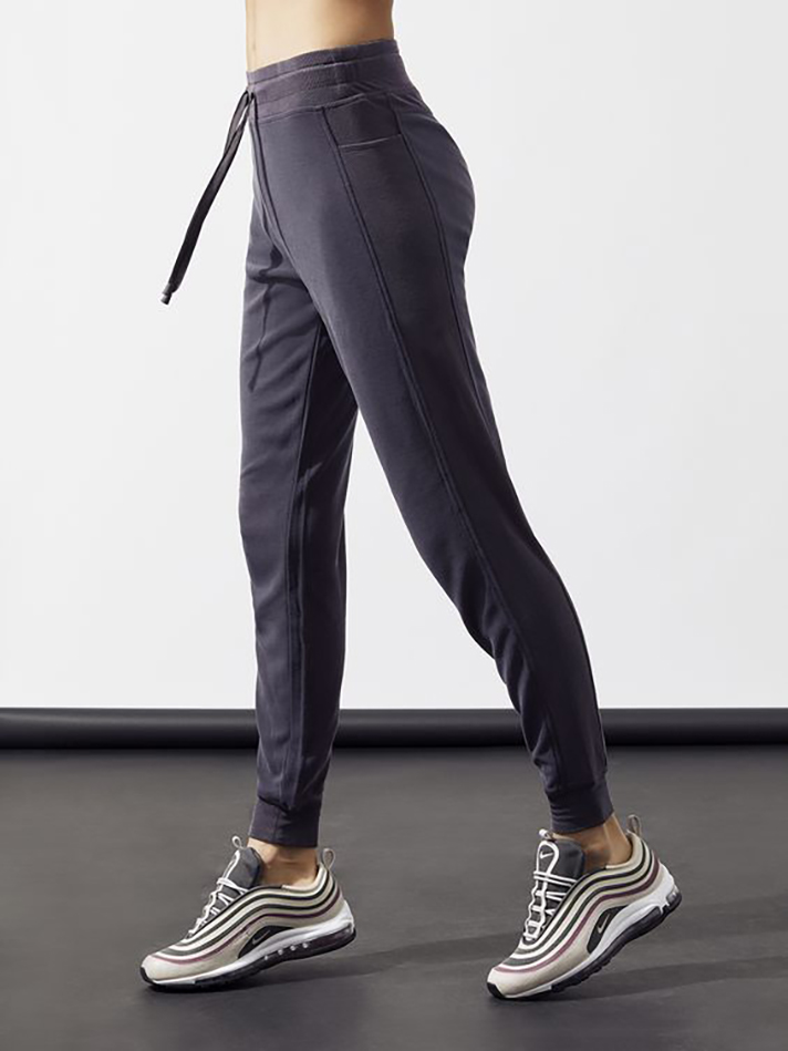 STYLECASTER | What to Wear the Gym When It Starts Getting Seriously Cold Out