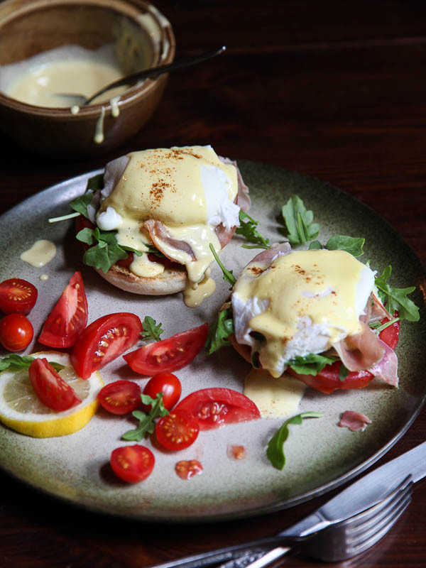 STYLECASTER | comfort food recipes | prosciutto eggs benedict