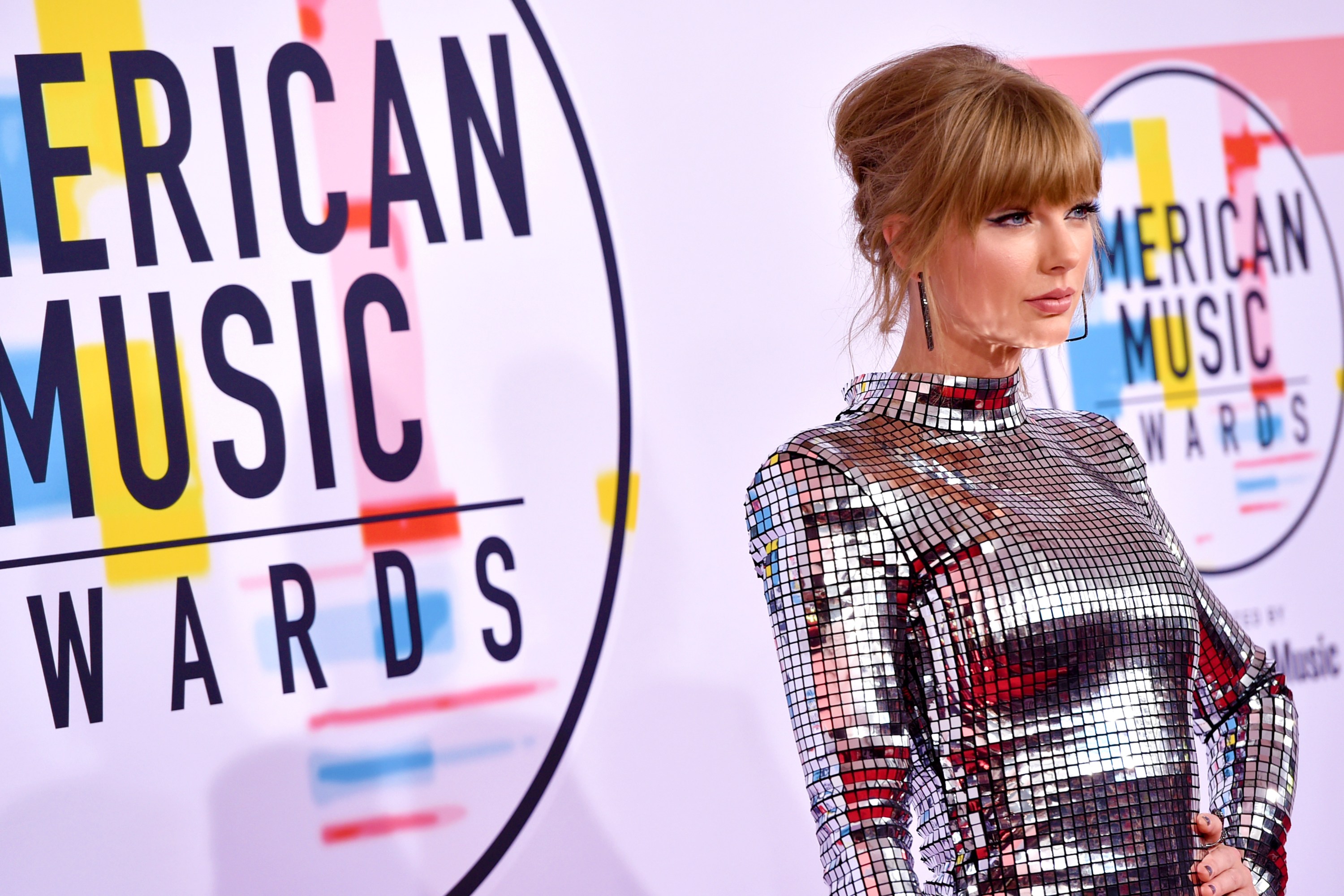  Jennifer Lopez Served Butt Cleavage at the 2025 AMAs