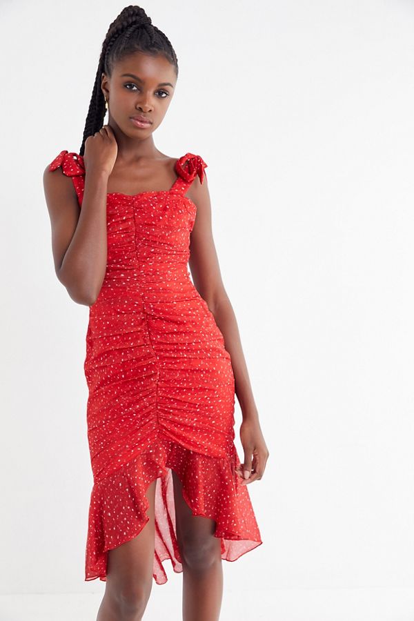 STYLECASTER | Ruching is One 80s Trend That’s Actually Flattering; Here’s How to Wear it in 2019