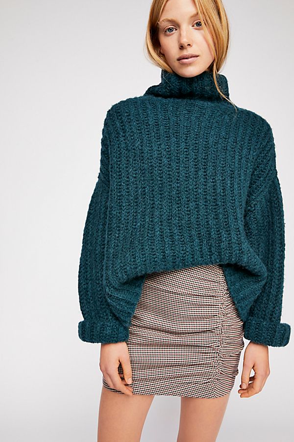 STYLECASTER | Ruching is One 80s Trend That’s Actually Flattering; Here’s How to Wear it in 2019