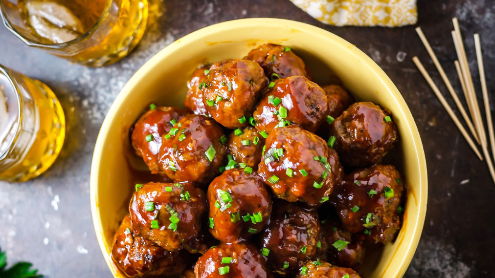 STYLECASTER | Super Bowl Slow-Cooker Recipes