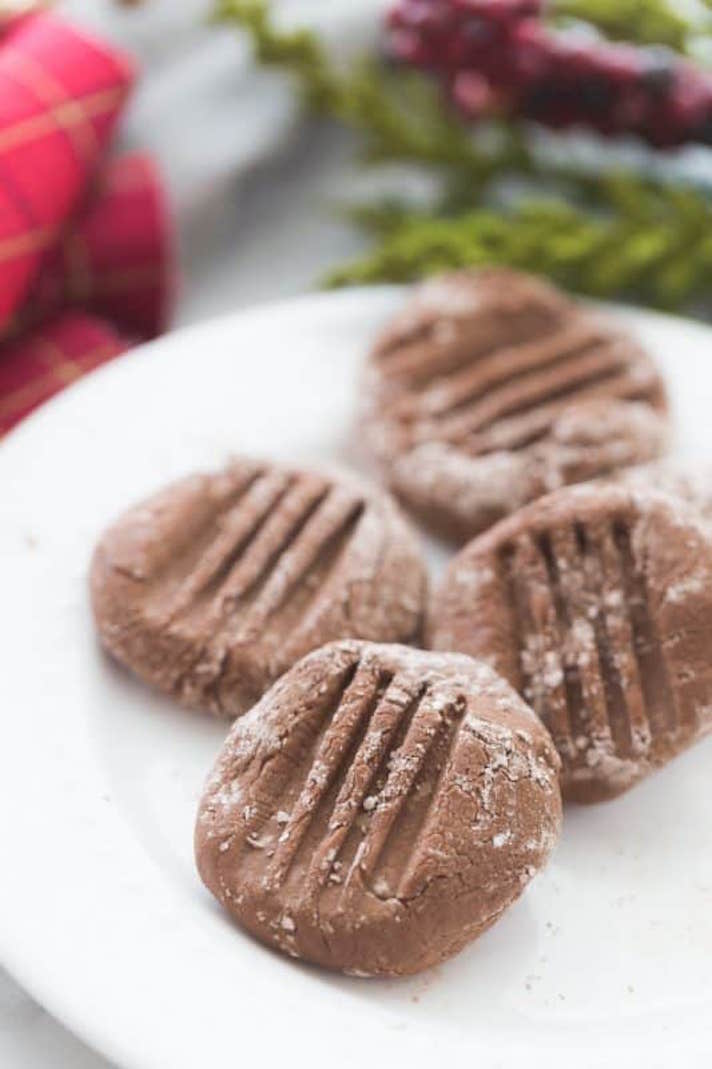 STYLECASTER | 17 Easy Chocolate Desserts That Want to Be Your Valentine | Fudge Meltaways