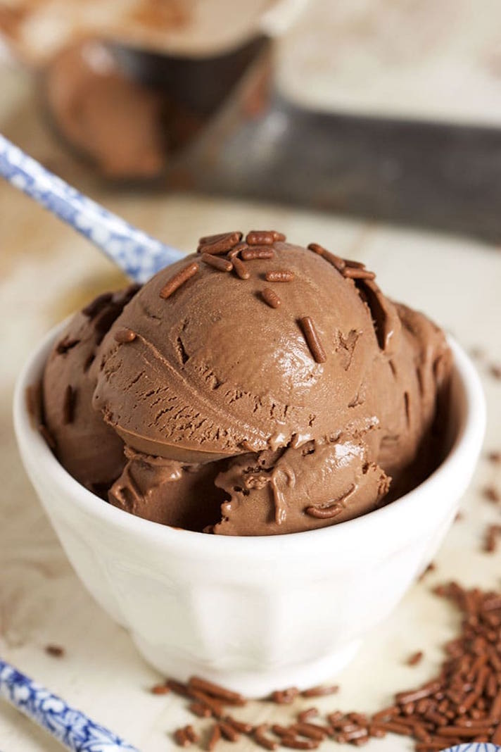 STYLECASTER | 17 Easy Chocolate Desserts That Want to Be Your Valentine | Chocolate Ice Cream