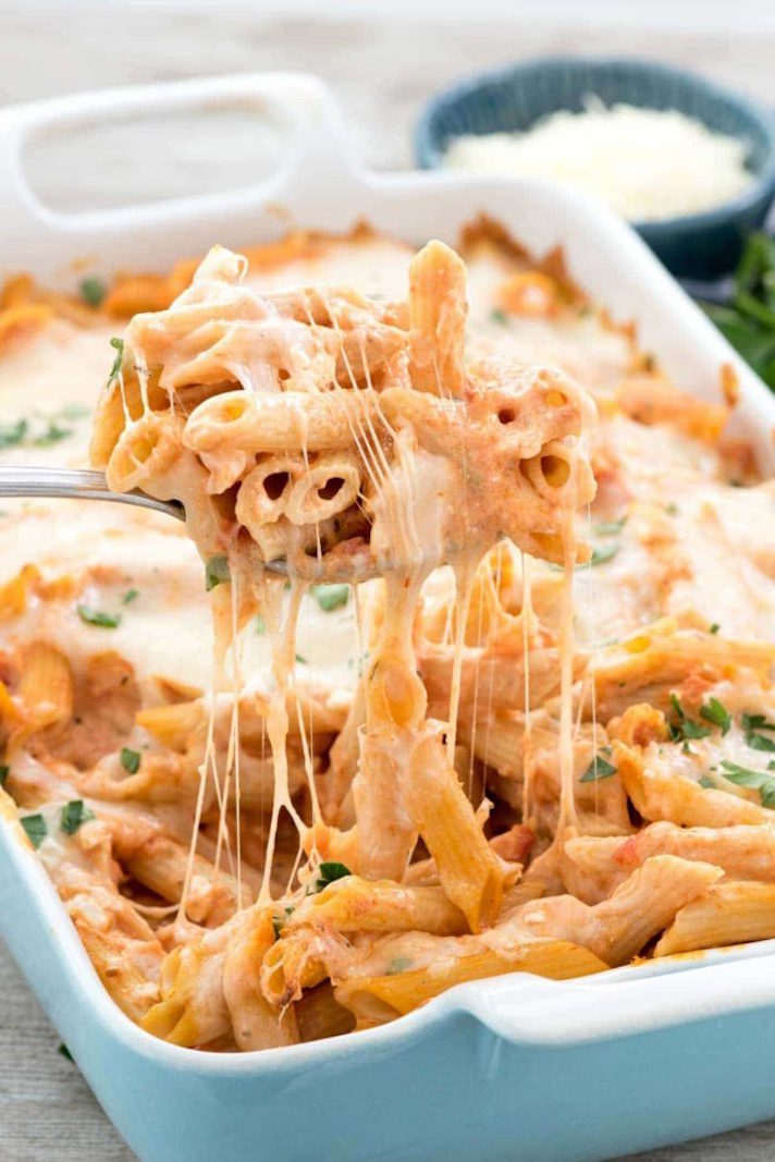 STYLECASTER | 17 Easy Baked Pasta Recipes That Are Cozy AF | Easy Baked Penne