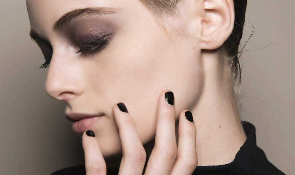 dark-nail-polish-colors-for-spring