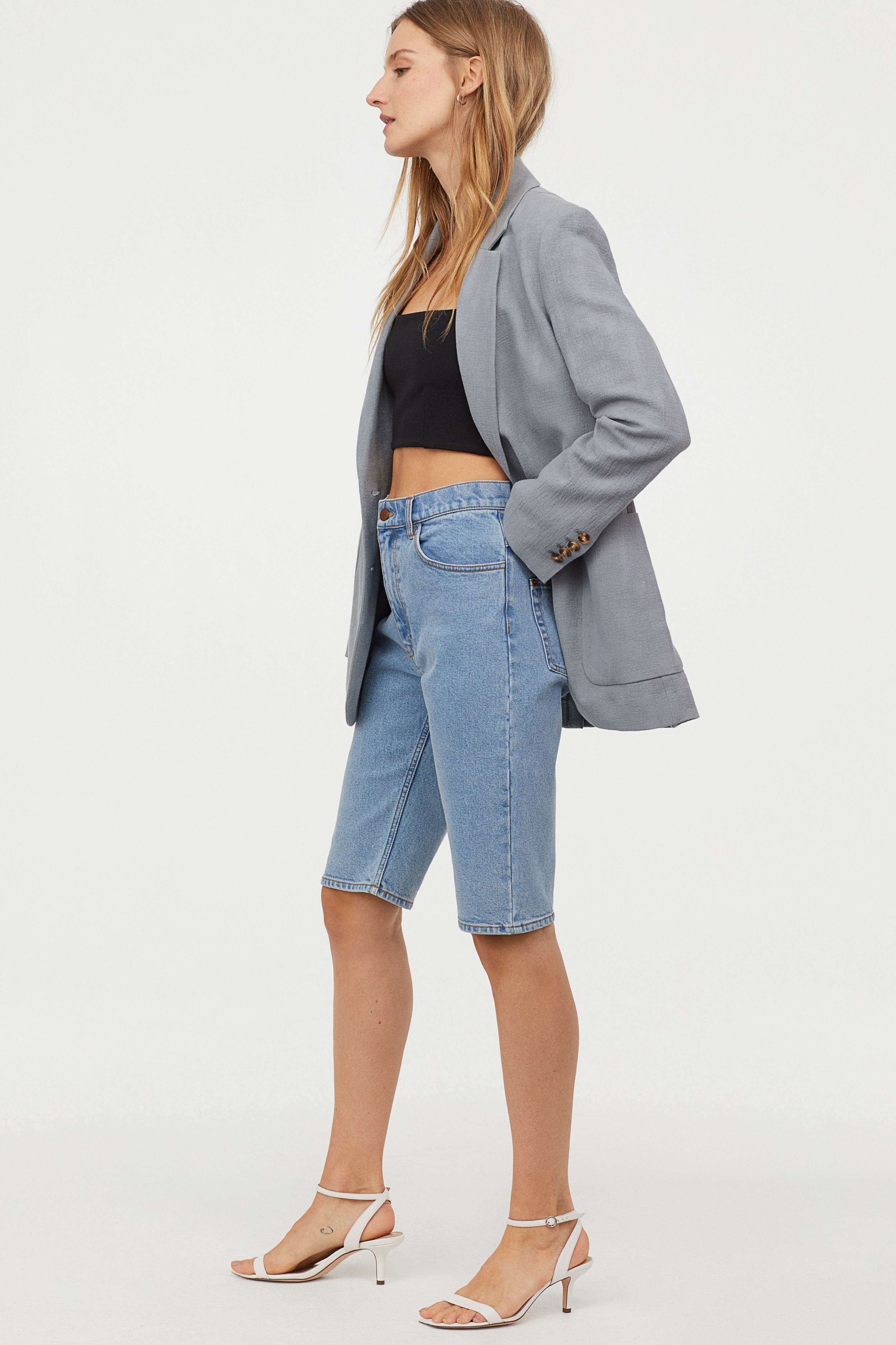 Knee-Length Denim Shorts Are The New Bike Short | STYLECASTER
