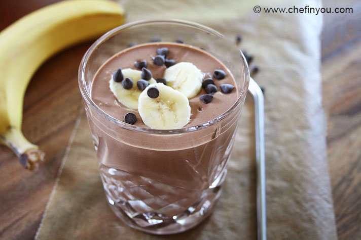 STYLECASTER | 17 High-Protein Smoothies With No Protein Powder | Chocolate, Peanut Butter, and Banana Smoothie