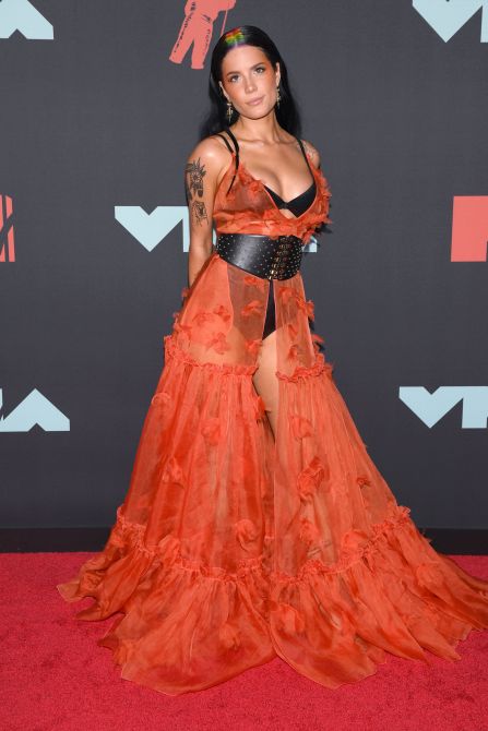 STYLECASTER | Here Are the Best Dressed Celebrities From the 2019 VMAs Red Carpet