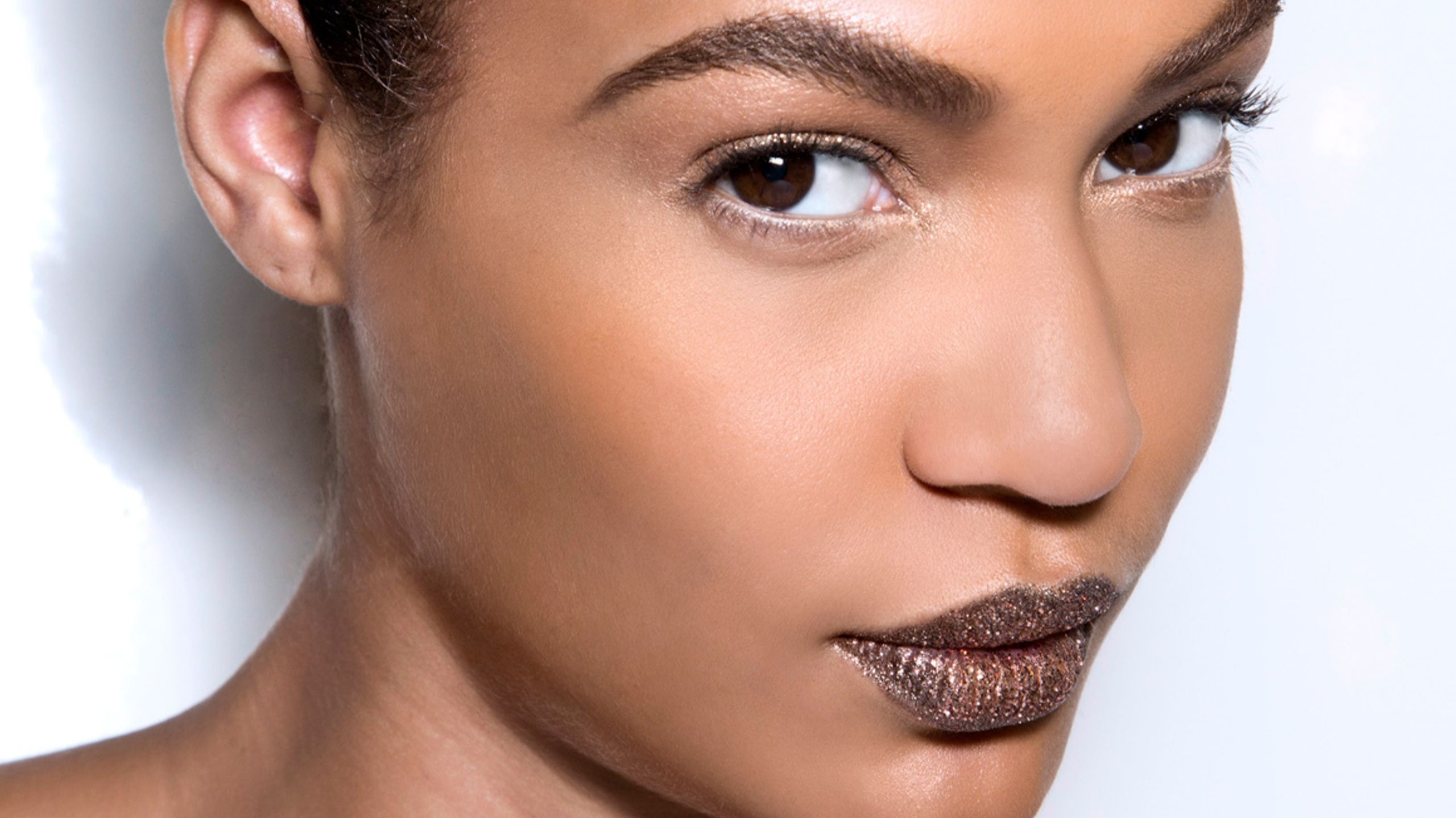 model brown lipstick