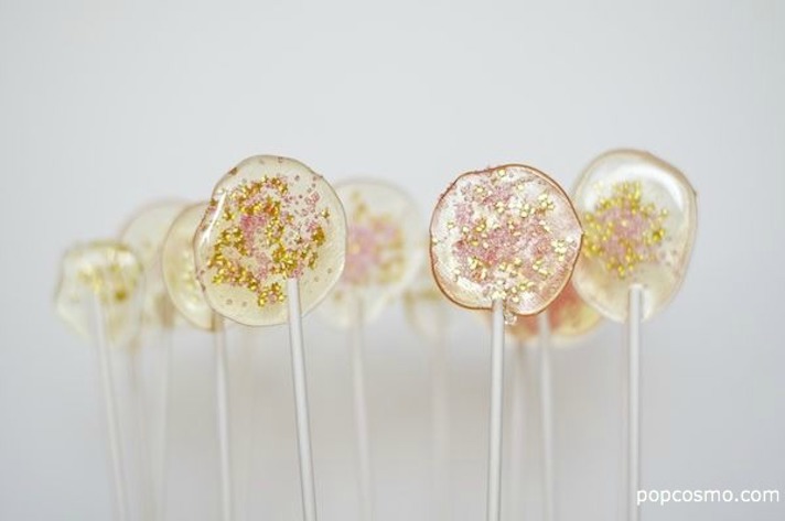 STYLECASTER | Glitter-Filled Recipes for New Year's Eve | Glitter Lollipops