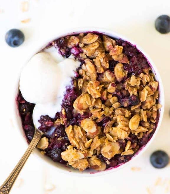 STYLECASTER | easy summer slow cooker recipes | slow cooker triple berry crisp