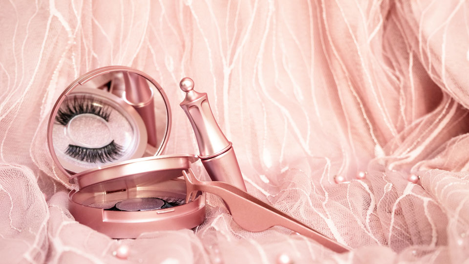 STYLECASTER | Magnetic Lashes