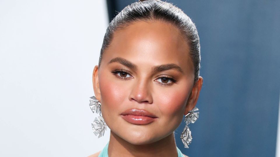 chrissy-teigen-vanity-fair-oscar-party