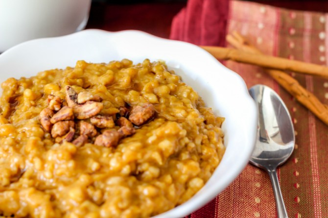 STYLECASTER | slow cooker pumpkin recipes | slow cooker pumpkin pie oatmeal