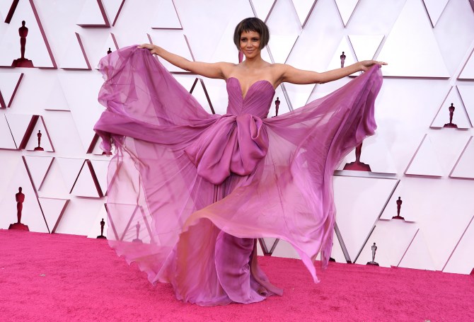 STYLECASTER | Oscars Fashion 2021