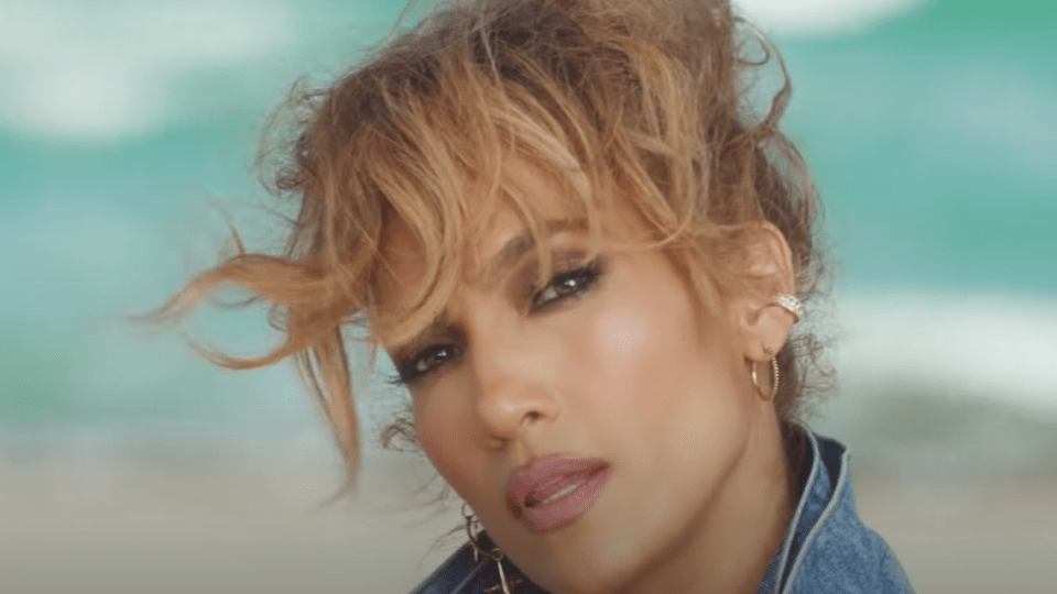 jennifer-lopez-cambia-el-paso-mv