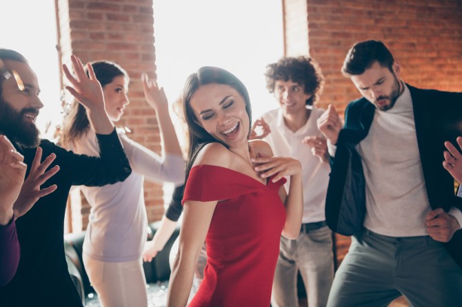 STYLECASTER | How To Host A Dinner Party