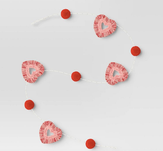 Raffia Heart and Pom Garland Natural