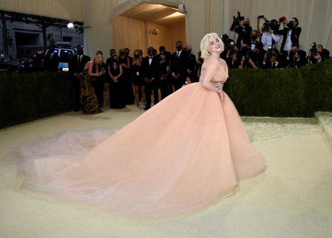 STYLECASTER | Billie Eilish Met Gala Look