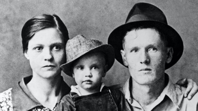 GLADYS PRESLEY, ELVIS PRESLEY, VERNON PRESLEY, 1938