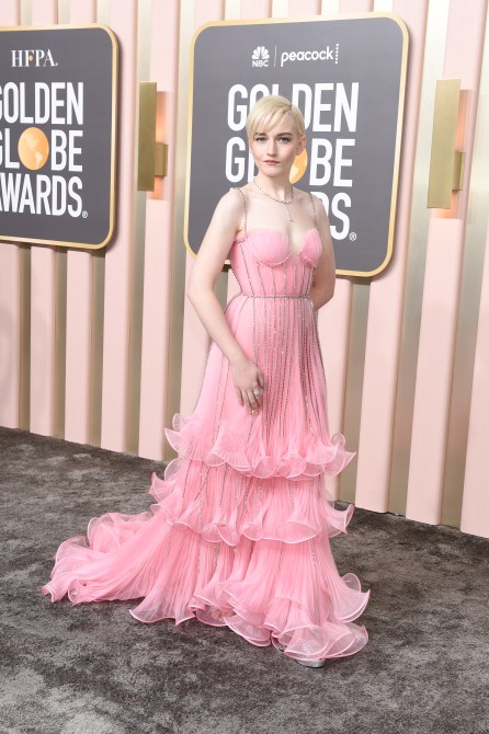 STYLECASTER | Julia Garner Golden Globes Look 2023 