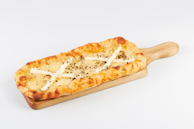 cheesecake factory cacio e pepe flatbread