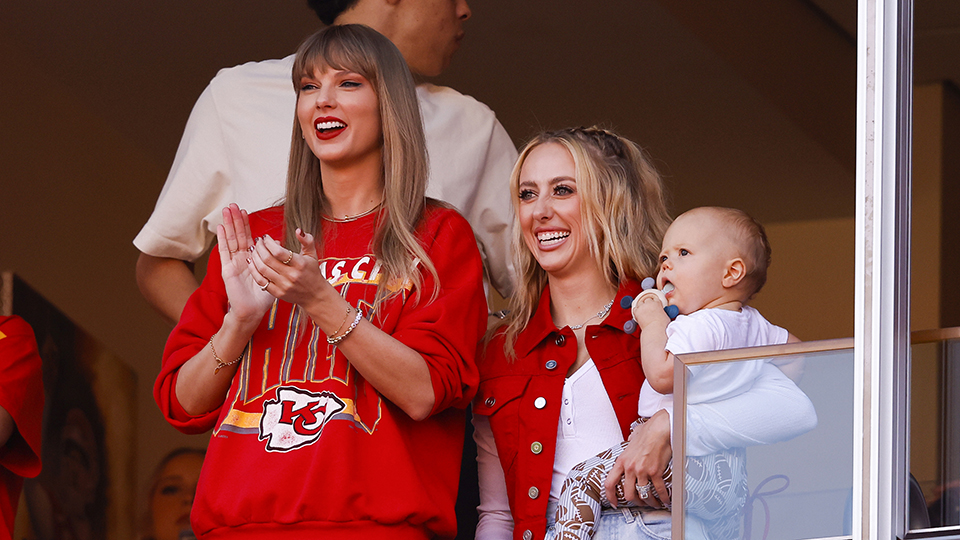 Taylor Swift Handshake