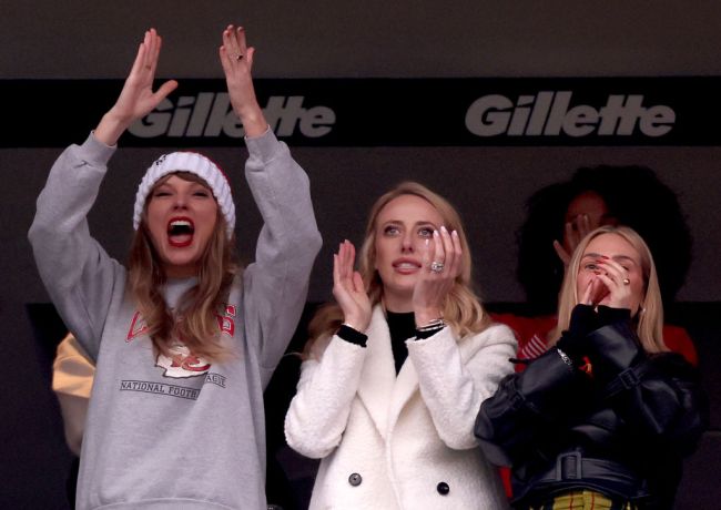 Taylor Swift, Brittany Mahomes and Ashley Avignone at Chiefs vs. Patriots